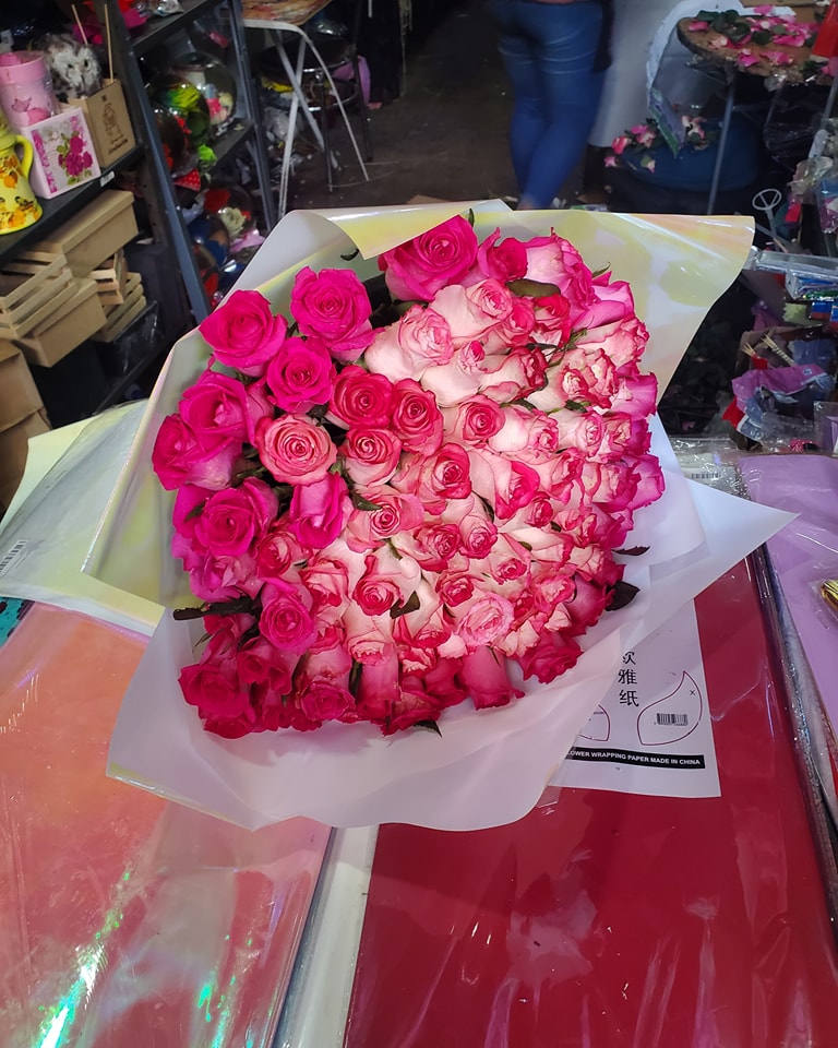 Ramo Buchón con 100 Rosas de Invernadero || Arreglo Gigante con 100 Rosas Premium