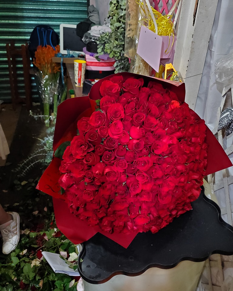 Ramo Buchón con 200 Rosas de Invernadero || Arreglo Gigante con 200 Rosas Premium